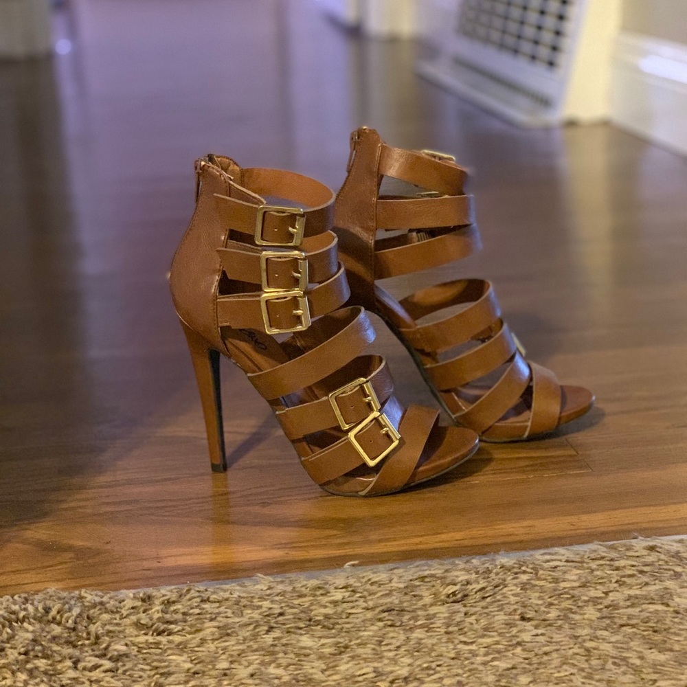 Brown heels with buckle